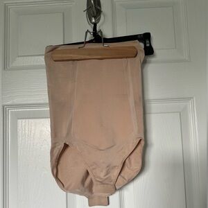 Spanx Sculpt Nude Underwear - Size Medium - never worn